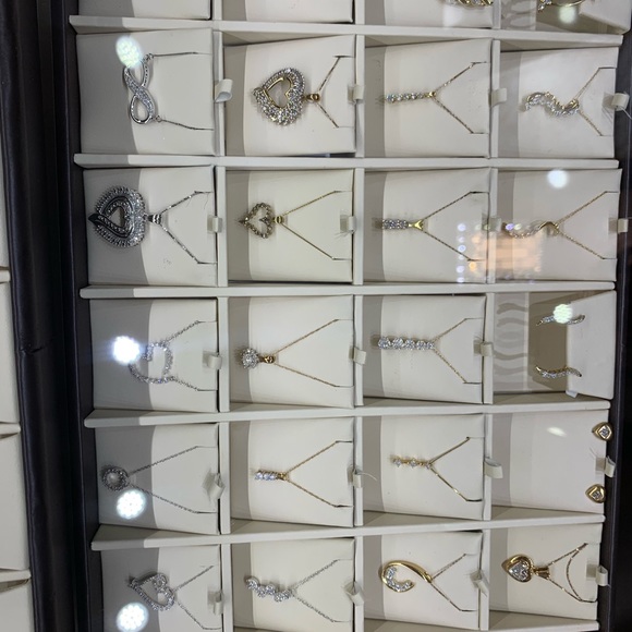 14k live Stone’s only serious buyers - Picture 6 of 8